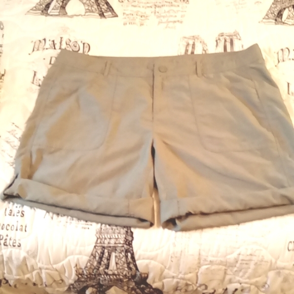 The North Face Ladies Green Hiking Shorts - Picture 4 of 10